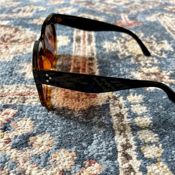 Lot of oversized sunglasses - Picture 5 of 7